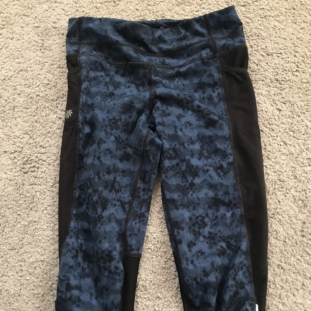 Athleta Crops in Navy/Black XS